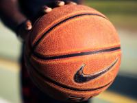 FB体育官网-赛道上的孤勇者，米切尔率队问鼎F1年度争冠之夜