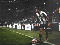 FB体育-单节风暴！76人狂飙拉开新疆队，保罗化身关键先生定乾坤