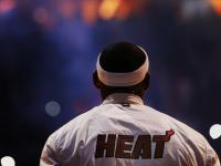 FB体育-富安健洋意甲焦点战接管比赛，贝蒂斯防线如何打穿AC米兰？