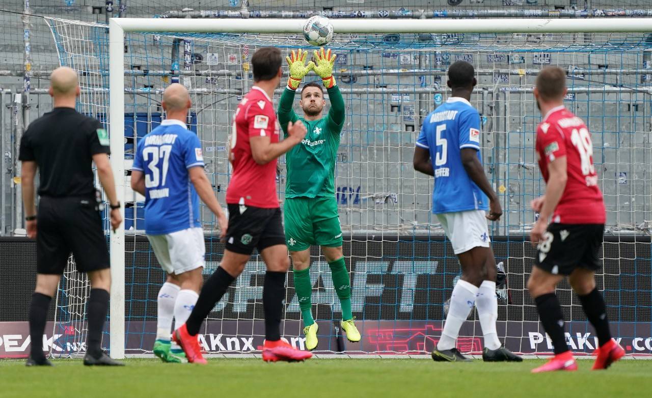 包含汉诺威主场失利，积分榜下滑的词条