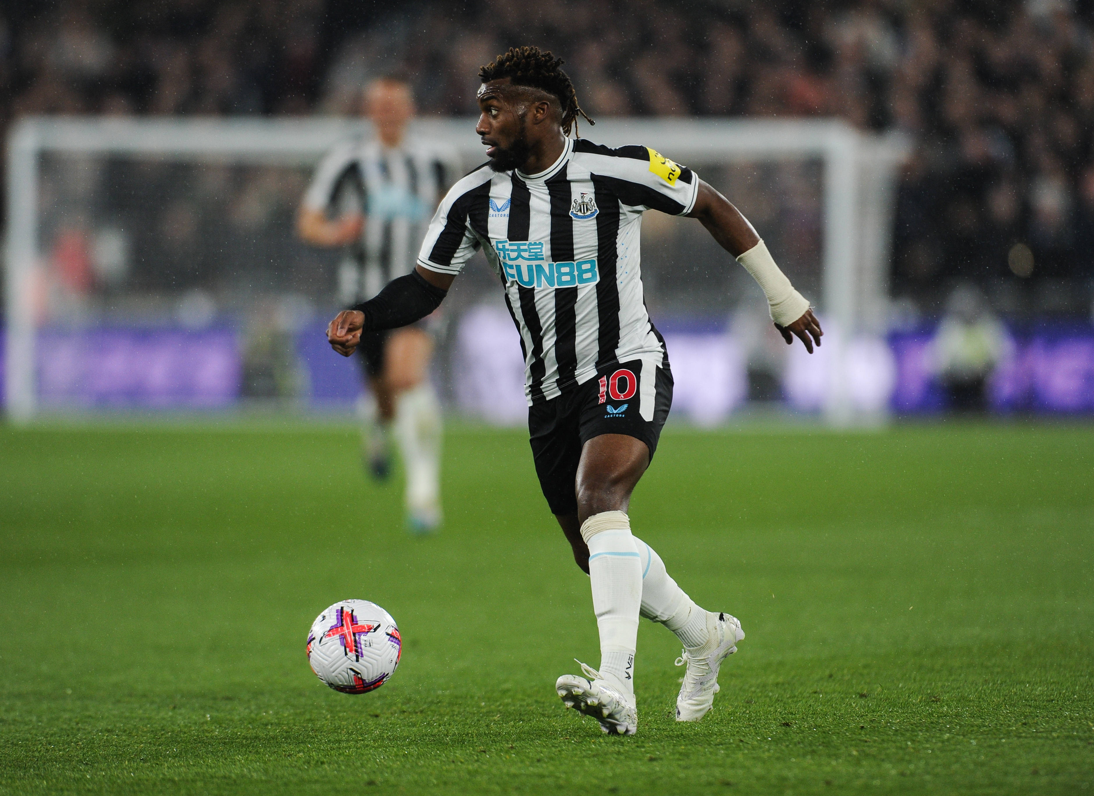 包含最佳新秀：皇家马德里全取三分，英超豪门登顶的词条