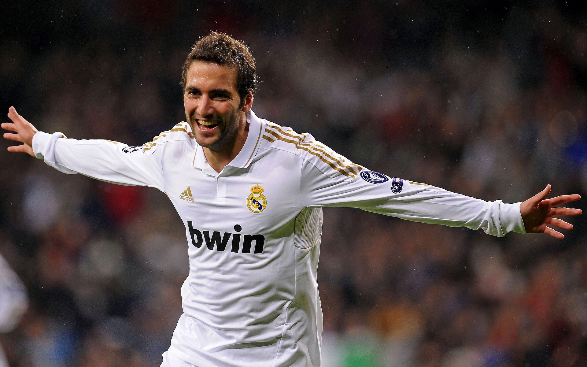 红色风暴席卷南美，格纳布里独造三球，曼联以横扫之势击溃乌拉圭豪门